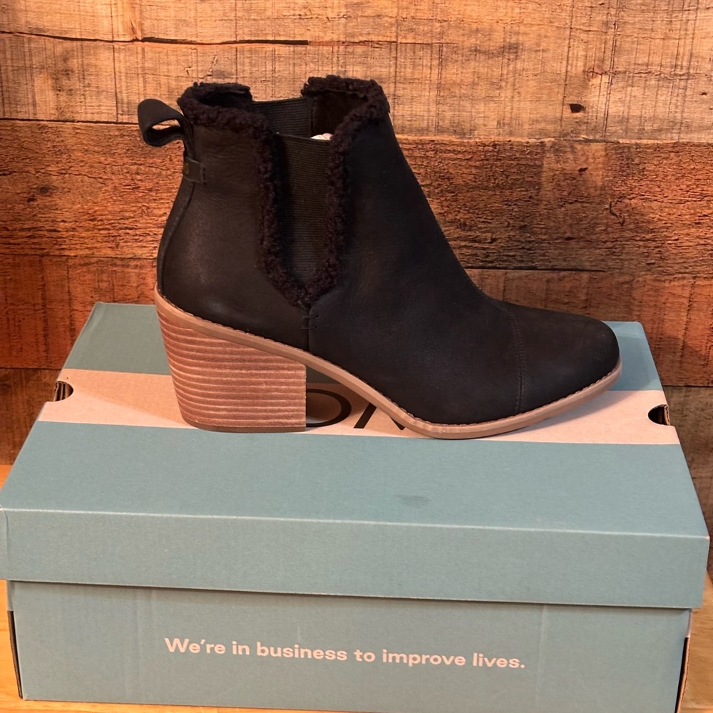 TOMS Everly faux-shearling trim Chelsea boot - Picture 1 of 6